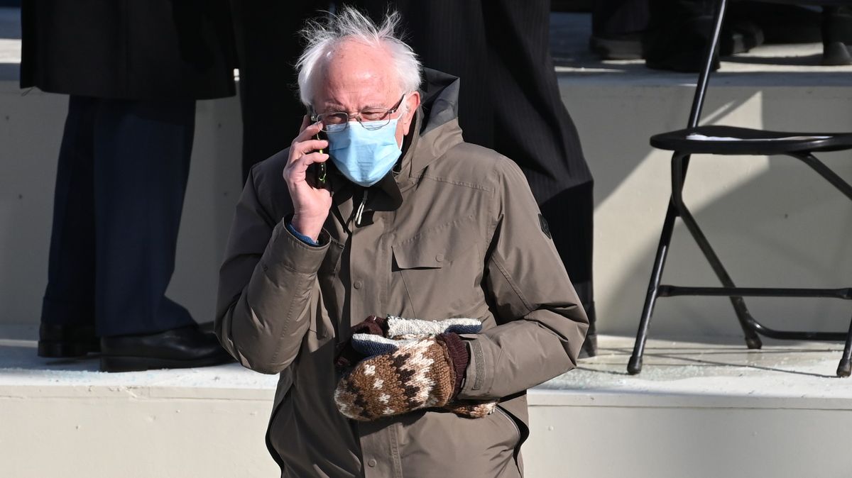 Photo of Bernieho rukavice o úspechu inaugurácie USA